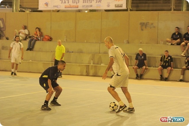 אחוות הכדורגלנים. קט-רגל (אילת אין)